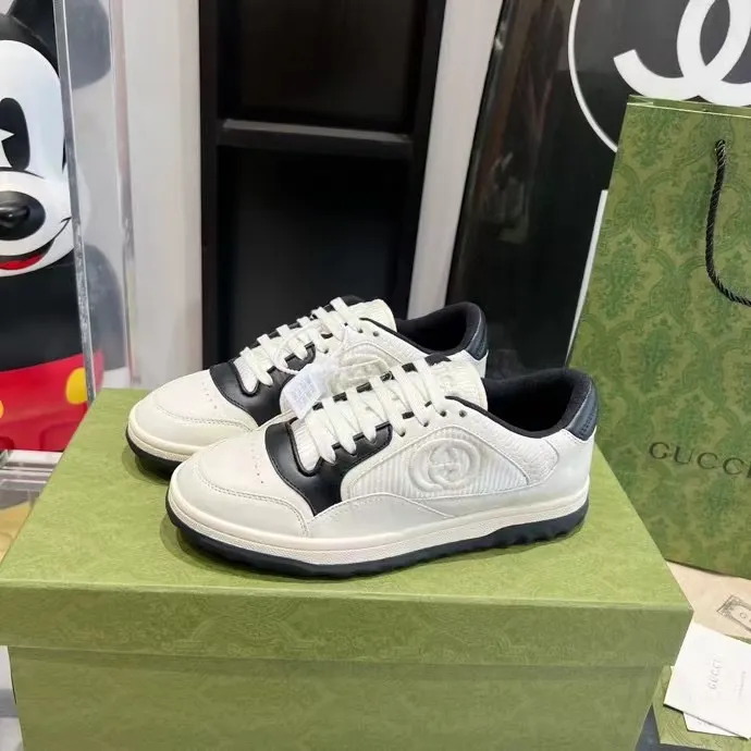 👟👟Ex-factory price 520👟👟 Women's shoes, women's clothing, men's size +10 Gucci Gucci 2023 latest hot model MAC80 sports shoes, couple style, casual, retro, old, dirty shoes, small dirty shoes, white shoes, original purchase, development, production, Gucci MAC80 new hot model series. The exquisite and compact interlocking double G logo romantically interprets the aesthetic concept of this series. Made of off-white leather, retro inspiration is cleverly integrated into the design of sports shoes, reinterpreting the brand logo. Fabric: Original custom-made imported first-layer cowhide. Lining: Original custom-made imported breathable mesh lining. Outsole: Original molded two-color T👟👟factory price U outsole. Bottom thickness: 3CM. Size: women's 35-40 / men's 39-45.